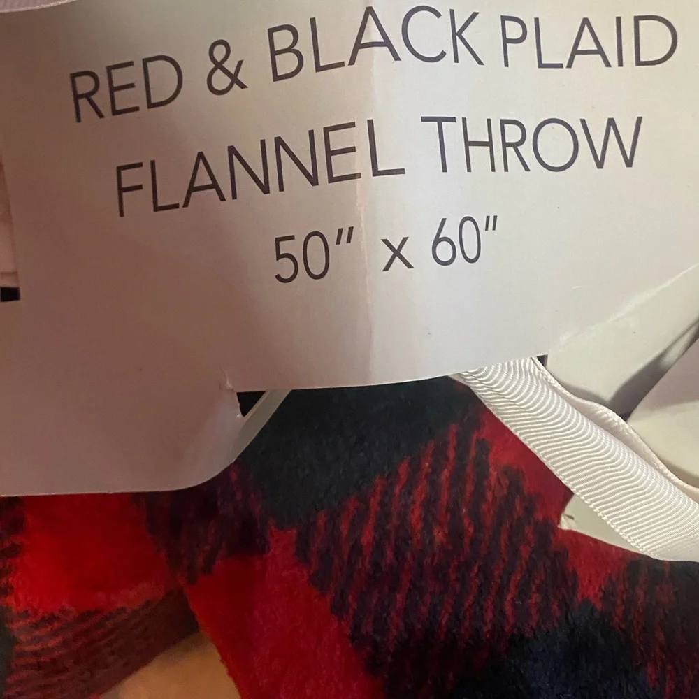 Cozy Red and Black Plaid Holiday Throw Blanket NWOT or package